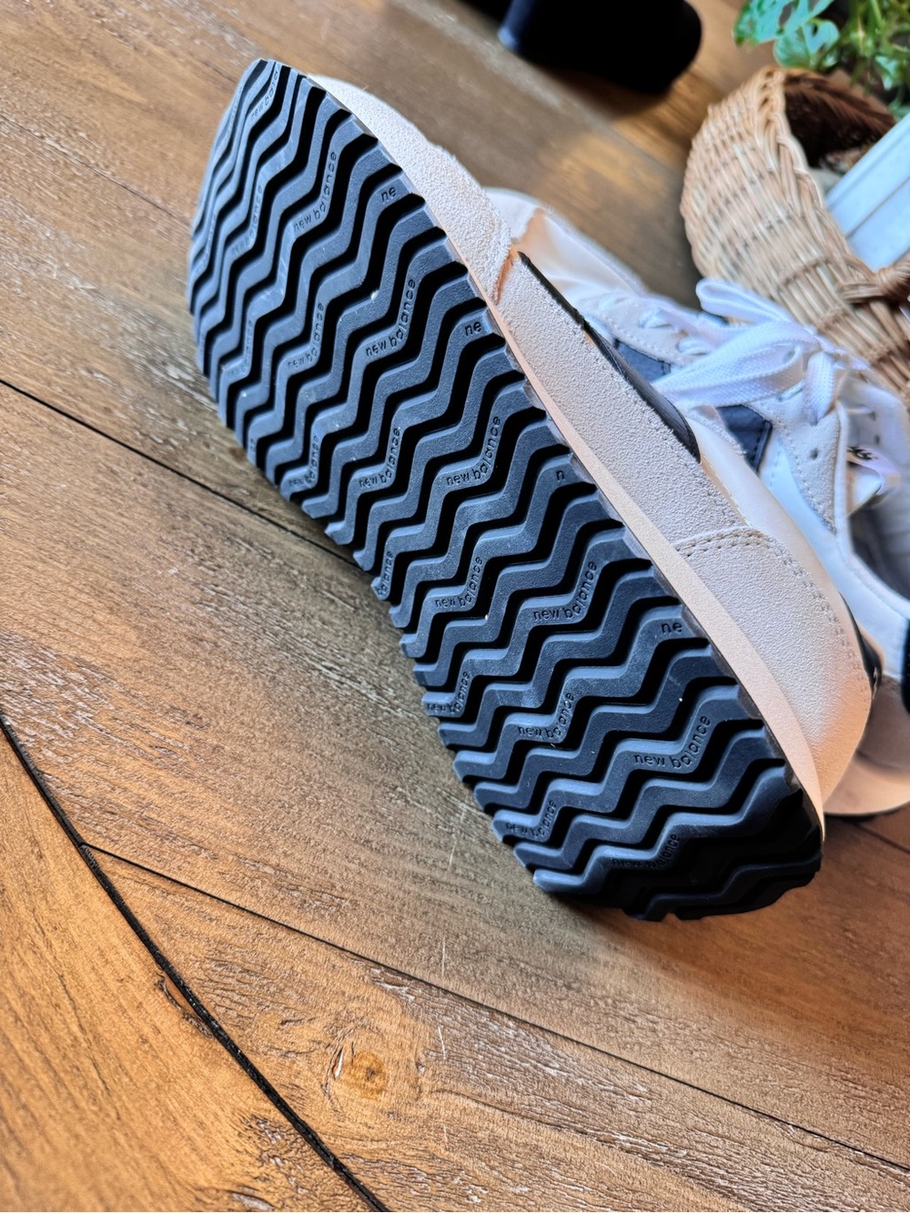 New Balance 237 - Picture 3 of 3